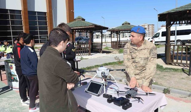 Jandarma ve Sahil Güvenlik Akademisi'nden öğrencilere kariyer tanıtımı