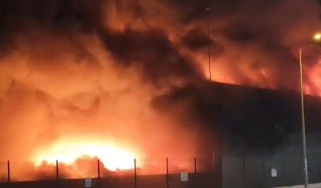 Kadirli OSB'de tavuk fabrikasında yangın: Ekipler müdahale ediyor