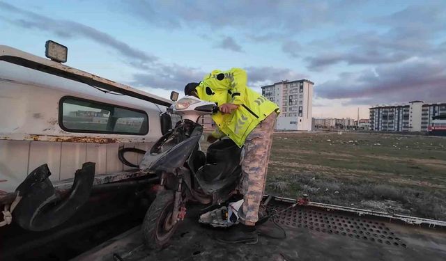 Karaman'da elektrikli bisiklet sürücüsü yaptığı kazada yaralandı