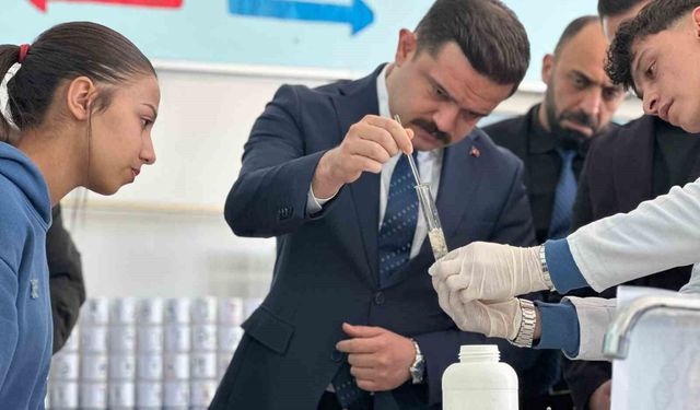 Karayazı Anadolu Lisesi'nde açılan bilim sergisi yoğun ilgi gördü