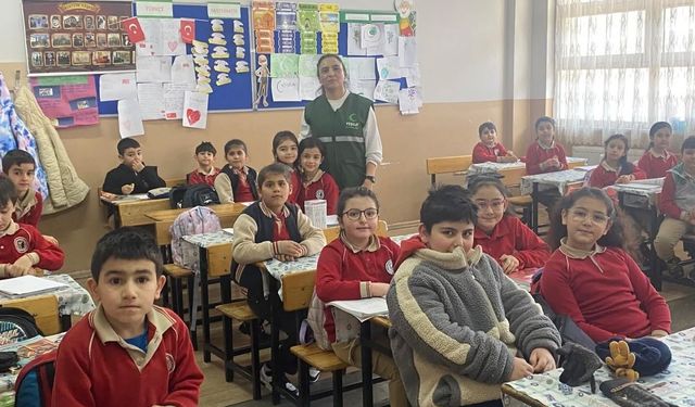 Kars'ta 'Benim Kulübüm Yeşilay' etkinliği miniklerle buluştu