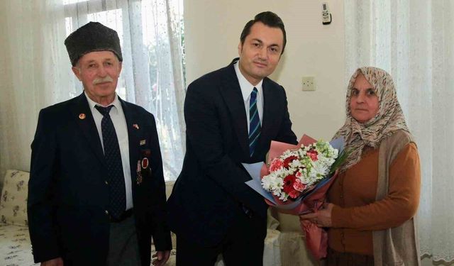 Kaymakam Öztürk gazilerle bir araya geldi: 'Sizlerin ödediği bedeller sayesinde bu şanlı bayrağımız dalgalanıyor'