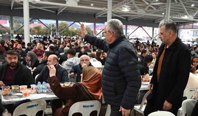 Kemer'de iftar sofrası Çamyuva'da kuruldu