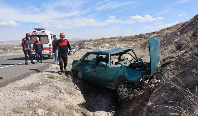 Kontrolden çıkan Fiat Tofaş otomobil karşı şeride geçti: 1 yaralı