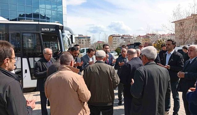 Kovancılar'da umre kafilesi dualarla uğurlandı