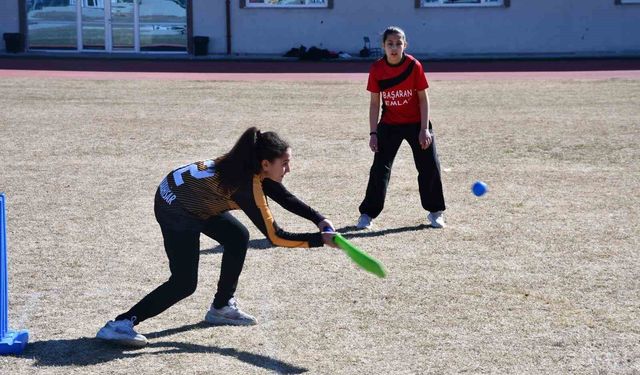 Küçük Kızlar Kriket Müsabakaları sona erdi