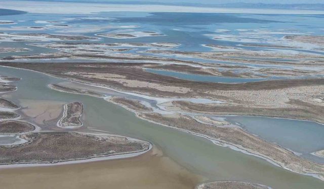 Kuruma tehlikesi yaşanan Tuz Gölü yeniden canlandı
