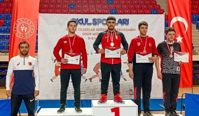 Manavgat Belediyesi Güreş Kulübü sporcuları, Niğde'den derecelerle döndü