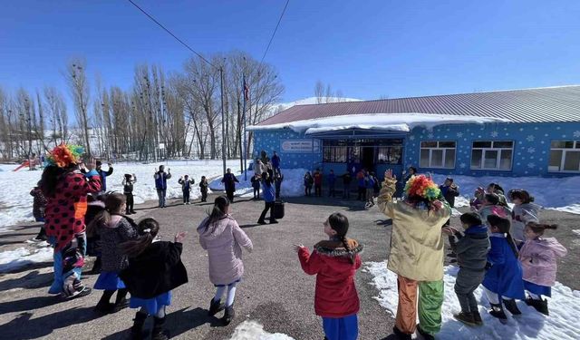 'Merkez Her Yerde' projesi kapsamında köy okulunda etkinlik düzenlendi