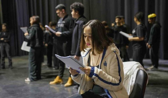 Mersin'de tiyatroya ilgi artıyor, kurslar yoğun katılımla sürüyor