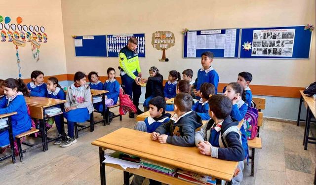 Muş'ta öğrencilere jandarmadan trafik eğitimi