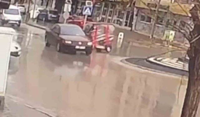 Otomobille çarpışan üç tekerlekli elektrikli bisiklet devrildi: 1 yaralı