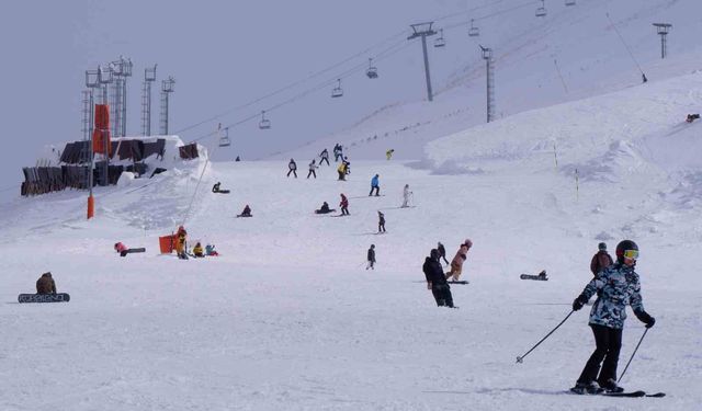 Palandöken bayramda cıvıl cıvıl