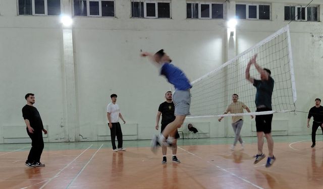 Pazarlar'da Voleybol heyecanı başladı