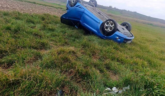 Pehlivanköy'de taralaya uçan otomobilin sürücüsü yaralandı