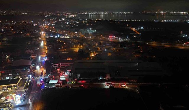 Raf imalatı yapılan fabrika alevlere teslim oldu