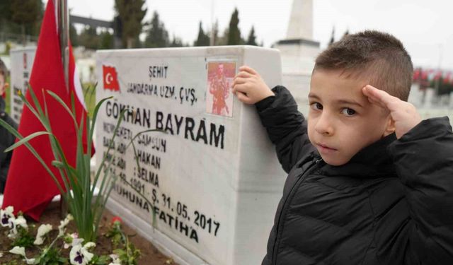 Samsun'da mezarlıklar ziyaretçilerle doldu taştı: Şehitliklerde hüzün