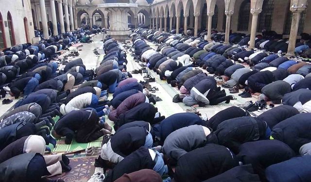 Şanlıurfa'da bayram namazı coşkusu