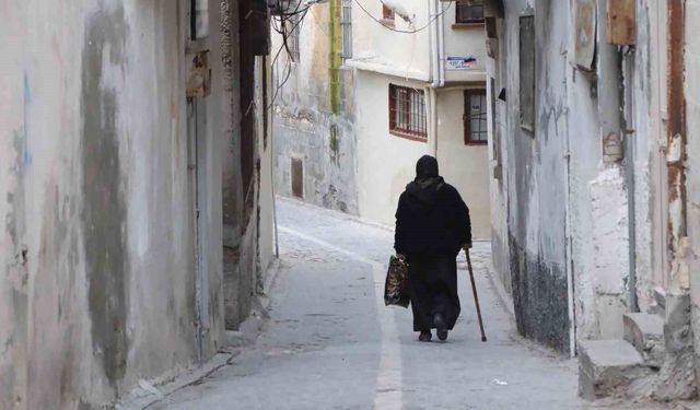 Şanlıurfa'nın tarihi sokakları aydınlatılıyor