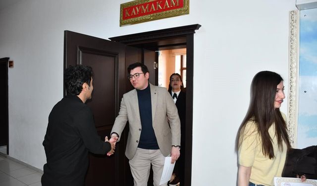 Sarıkamış Kaymakamı Aslantatar, doktorlarla bir araya geldi