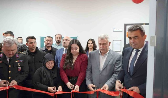 Şehidin adı köy okulundaki kütüphaneye verildi, ailesi gözyaşlarına hakim olamadı