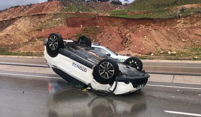 Siirt'te kontrolden çıkan araç takla attı