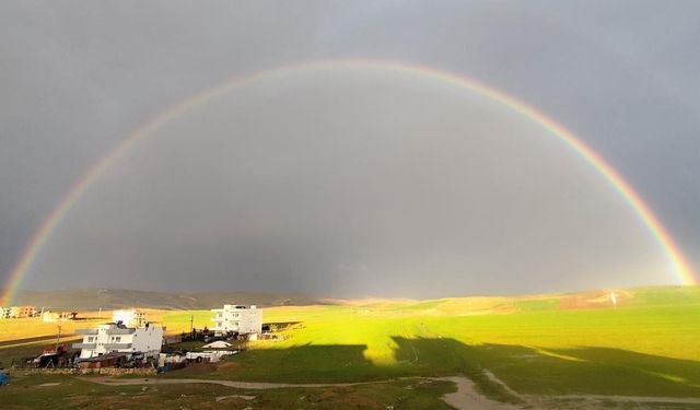 Siirt'te sağanak sonrası oluşan gökkuşağı hayran bıraktı