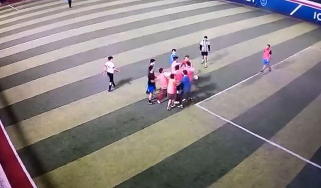 Stres atmak için gittikleri halı saha maçında yumruklar konuştu