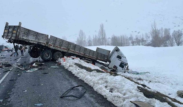 Tatvan'da feci kaza: 2 ölü, 5 yaralı