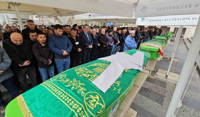 Tıp fakültesi öğrencisi Yaren, hekim önlüğü ile son yolculuğuna uğurlandı