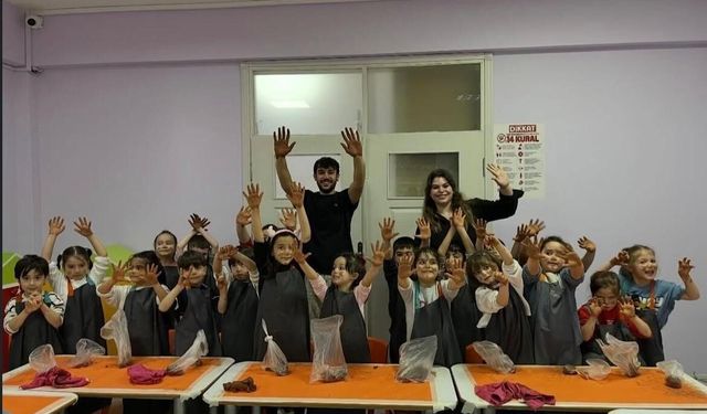 Toprakla buluşan minik ellerden renkli eserler