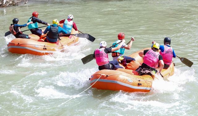 Tunceli'de düzenlenen Türkiye Rafting Şampiyonası son erdi