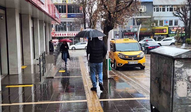 Tunceli'de sağanak hayatı olumsuz etkiledi