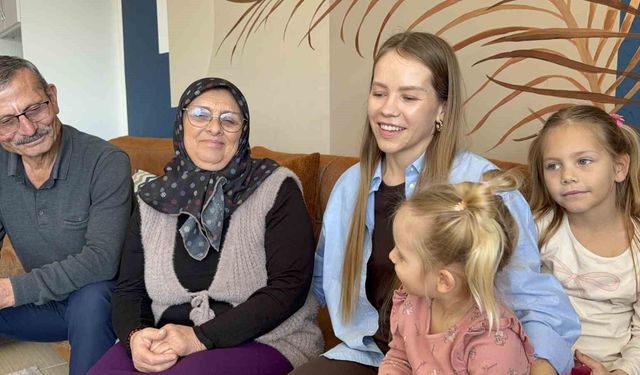 Türk eşinin babaannesine abdest aldırıp seccadesini serdi, 11 milyon izlenip gönüllerin gelini oldu