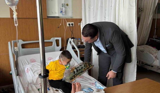 UDER'den hastanede tedavi gören çocuklara bayram ziyareti