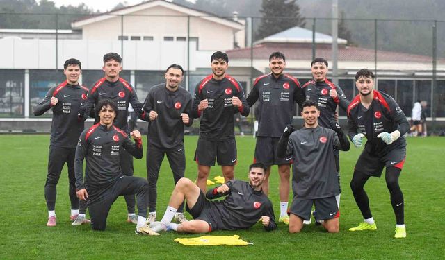 Ümit Milli Futbol Takım, hazırlıklarını yağmur altında sürdürdü