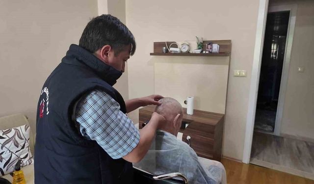 Uşak Belediyesi yaptığı sosyal yardımlar ve sağladığı desteklerle gönülleri kazanıyor