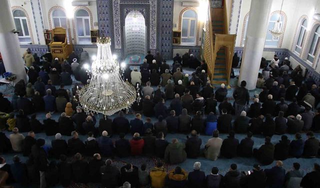 Uşak'ta bayram namazı kılındı