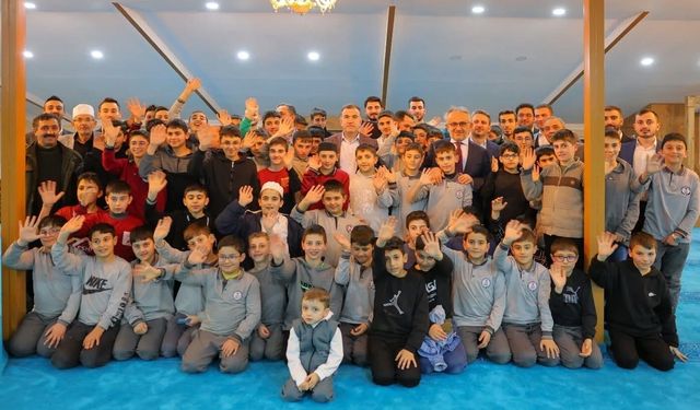 Vali Eldivan hafız adaylarıyla iftarda buluştu