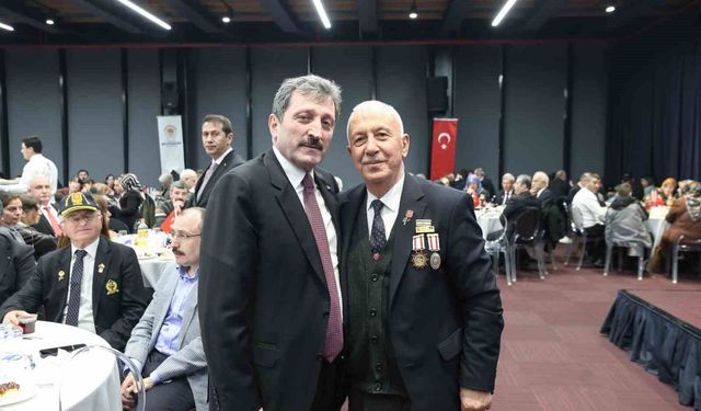 Vali Orhan Tavlı: 'Özgürlüğümüzü şehitlerimize ve gazilerimize borçluyuz'