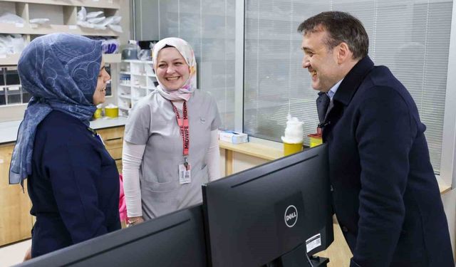 Vali Sözer Ramazan Bayramı'nın son günü hastane ve huzurevi ziyaretinde bulundu