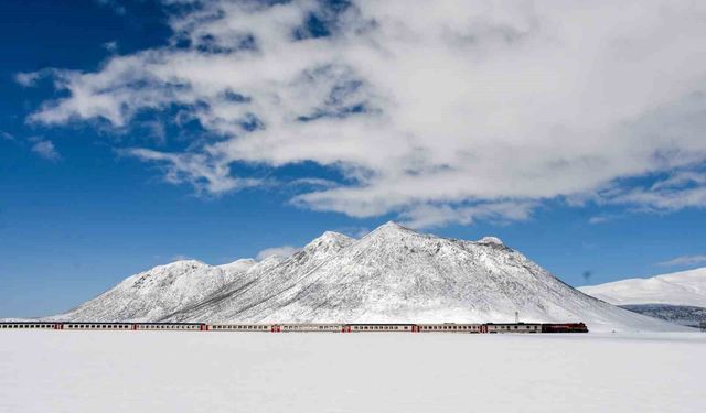 Van Gölü Ekspresi, Kirkor Dağı manzarasıyla görsel şölen sunuyor