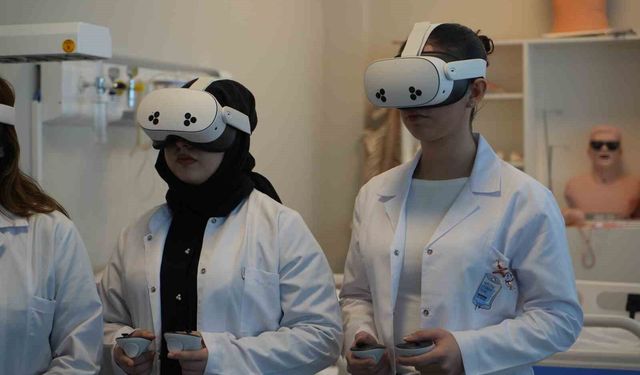 VR gözlüğü takıp damar yolunu 3 boyutlu buluyorlar