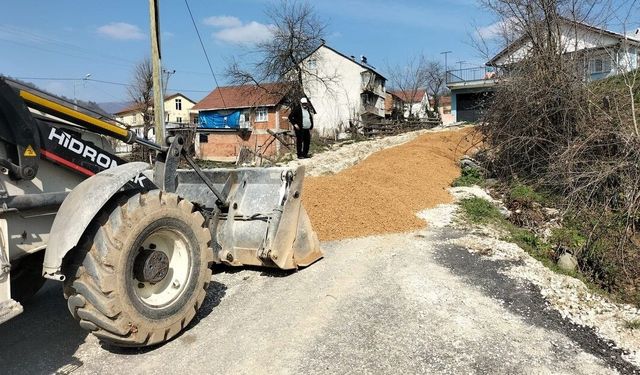 Yığılca'da köy yollarında çalışmalar sürüyor