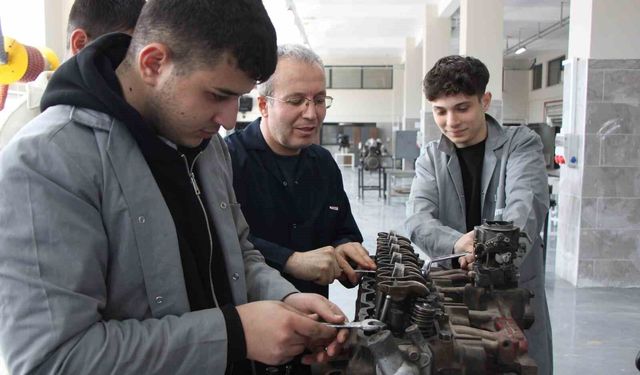 45 yaşında polislikten ayrılıp öğretmen oldu, emekliliğini 20 yıl uzattı