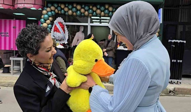 'Açılışa kuruyacak çiçeklerle değil çocukları sevindirecek oyuncaklarla gelin' çağrısı