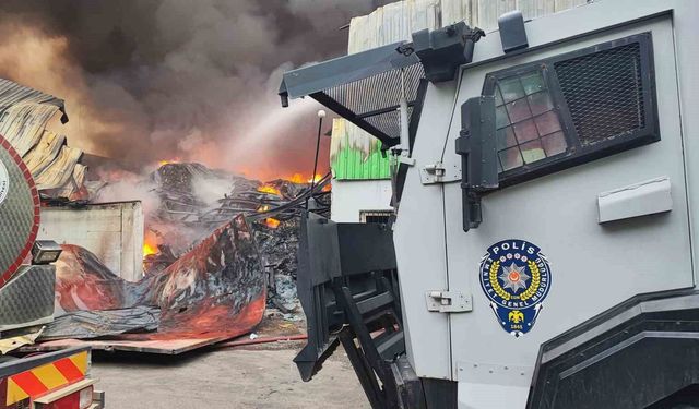 Adana Valisi Yavuz: 'Yangın 5 iş yerine sirayet etti ancak çevrelendi'