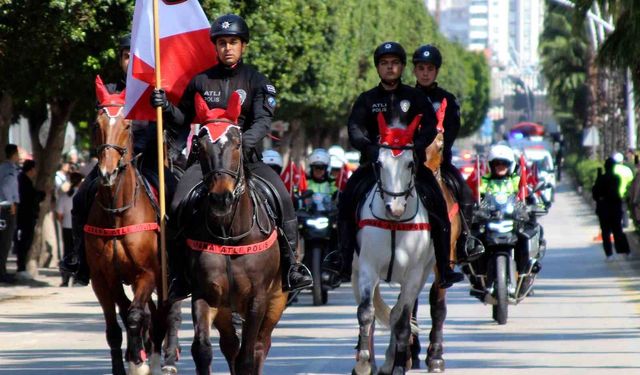 Adana'da polis korteji nefes kesti