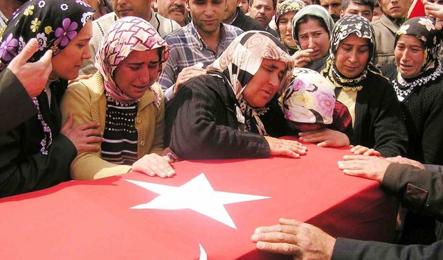 Adana'da şehit annesinin dramı: 'Can verdim, evimde oturamıyorum'