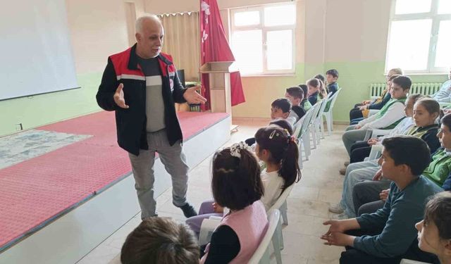 Adilcevaz'da öğrencilere gıda, hijyen ve israf bilinci eğitimi